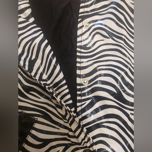 DOLLHOUSE | GIRLS SORING ZEBRA PRINT SPRING RAINCOAT w HOOD & POCKETS | SIZE 6x - Picture 3 of 7